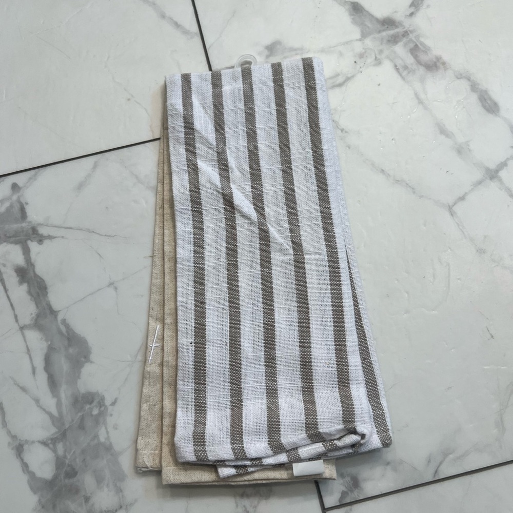 Target Tan and White Kitchen Linens Set - Picture 3 of 3